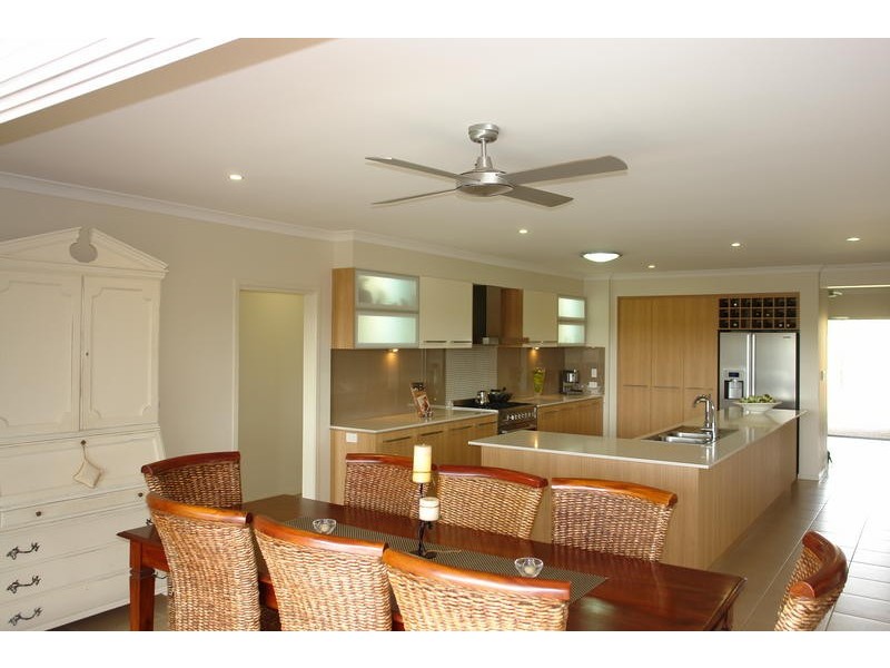 4 Kauri Pine Close, Moggill QLD 4070